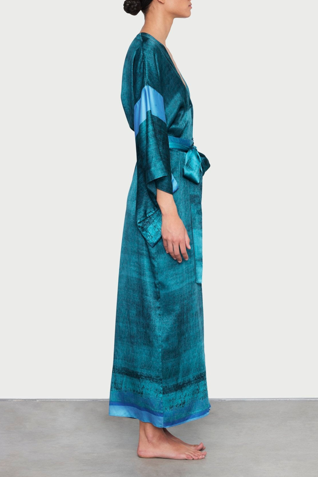 TX4 SH2 | Silk-Satin Kimono Dress