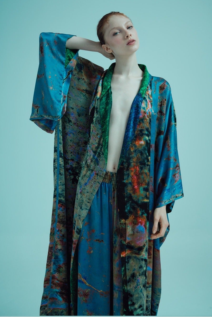 Reversible Kimono Wrap in 19-momme silk satin